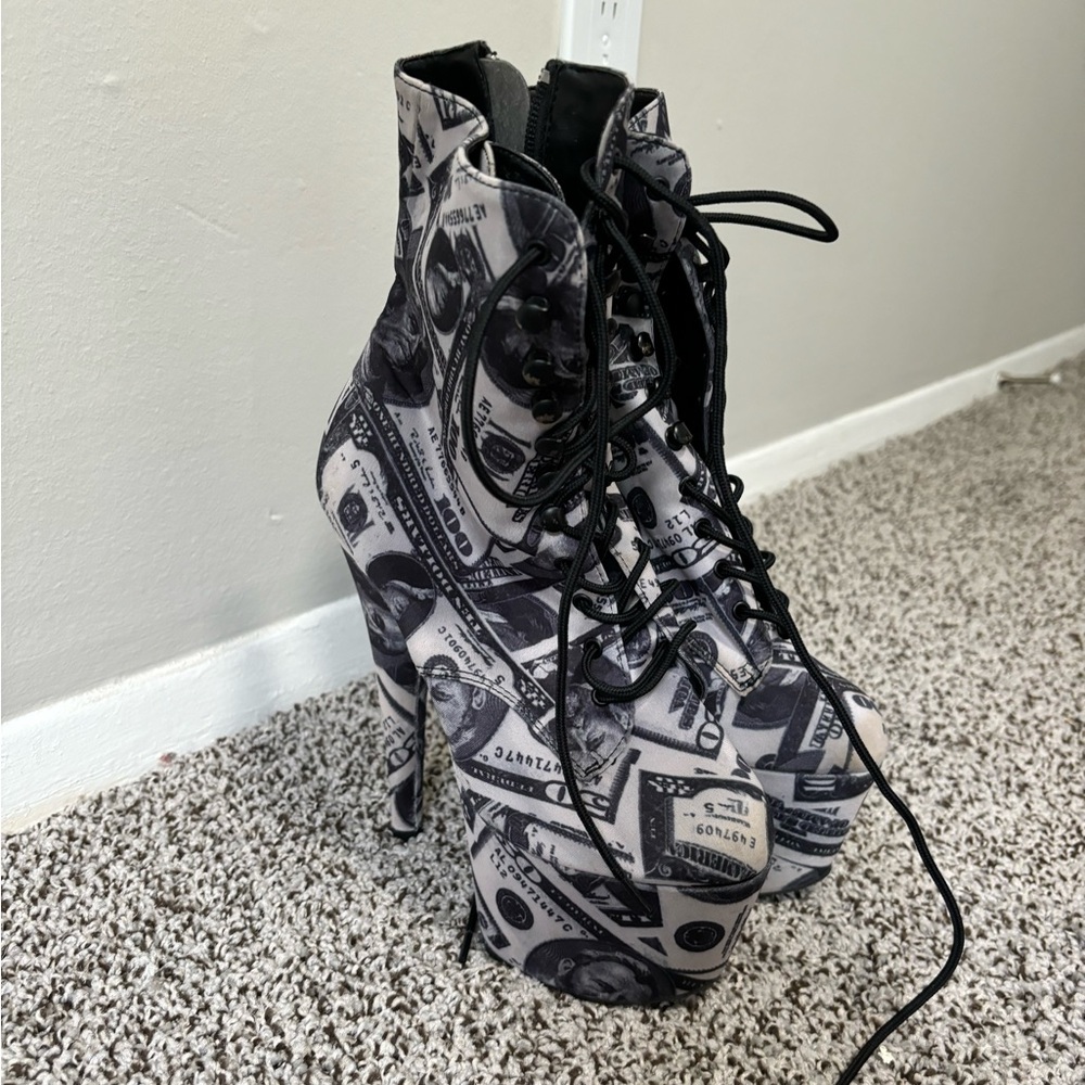 Pleasure heels never worn size 8